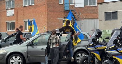 У Вінниці провели автопробіг на підтримку зниклих безвісти оборонців У Вінниці провели автопробіг на підтримку зниклих безвісти оборонців