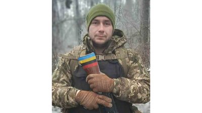 На Чернігівщині попрощалися з бійцями Віктором Кобизьким, Ярославом Мадаром та Станіславом Сіднем На Чернігівщині попрощалися з бійцями Віктором Кобизьким, Ярославом Мадаром та Станіславом Сіднем