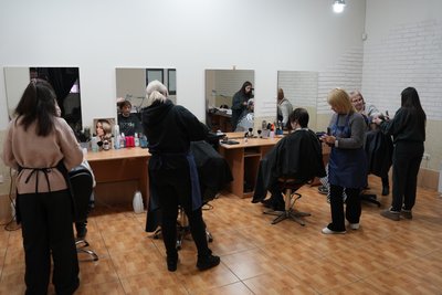 Перукар, бариста, кухар, продавець. Які спеціальності мають попит у Херсоні та як містяни опановують нові професії Перукар, бариста, кухар, продавець. Які спеціальності мають попит у Херсоні та як містяни опановують нові професії