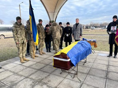 В Одесі попрощались з 24-річним прикордонником, який загинув на Херсонщині В Одесі попрощались з 24-річним прикордонником, який загинув на Херсонщині