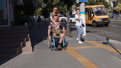 «Не робіть для нас без нас»: у Кропивницькому перевірили безбар’єрний маршрут «Не робіть для нас без нас»: у Кропивницькому перевірили безбар’єрний маршрут