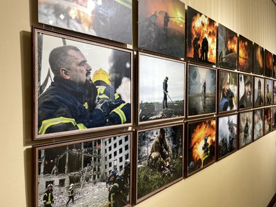 У Полтаві відкрили фотовиставку, присвячену рятувальникам Полтавщини У Полтаві відкрили фотовиставку, присвячену рятувальникам Полтавщини