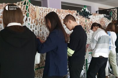 "Для захисників України, які готові віддати свою душу, аби в нас все було добре": як школярі з Одещини допомагають ЗСУ