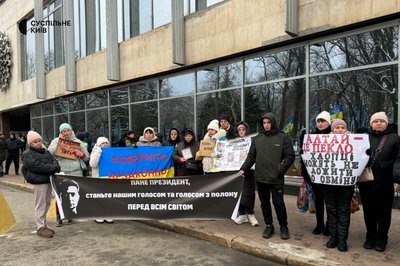 Алтай — це пекло: рідні військовополонених провели пікет під стінами парламенту Алтай — це пекло: рідні військовополонених провели пікет під стінами парламенту