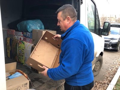 Щотижня миколаївські волонтери відвозять продукти військовим ЗСУ Щотижня миколаївські волонтери відвозять продукти військовим ЗСУ
