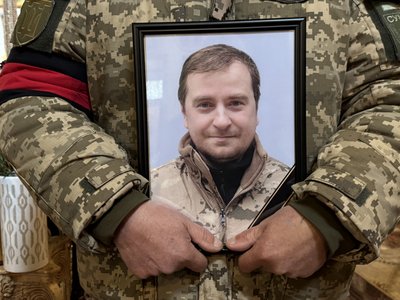 У Сумах попрощалися із загиблим бійцем Сергієм Лєвашовим У Сумах попрощалися із загиблим бійцем Сергієм Лєвашовим
