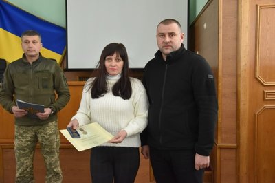 Рідним двох полеглих захисників Житомирщини передали державні нагороди Рідним двох полеглих захисників Житомирщини передали державні нагороди