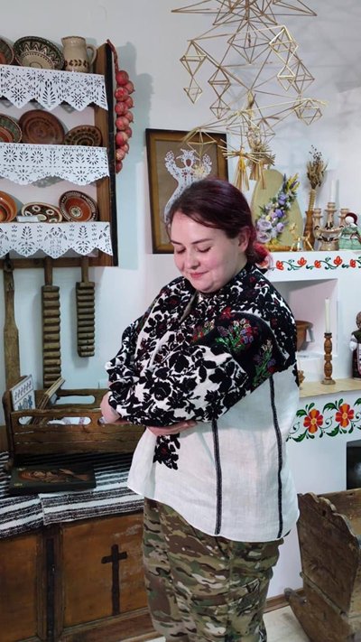 Вишивальниці з Тернополя, захисниця "Азовсталі" Пташка, Катерина Поліщук Вишивальниці з Тернополя, захисниця "Азовсталі" Пташка, Катерина Поліщук