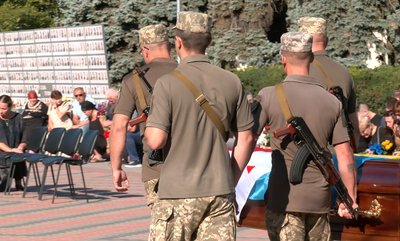У Черкасах попрощалися з грузинським добровольцем У Черкасах попрощалися з грузинським добровольцем