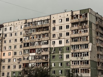 Удар КАБами по Сумах: п’ятеро людей залишаються у важкому стані, понад 40 — травмовані Удар КАБами по Сумах: п’ятеро людей залишаються у важкому стані, понад 40 — травмовані