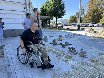 Які недоліки виявила перевірка на безбар’єрному маршрут в центрі Полтави Які недоліки виявила перевірка на безбар’єрному маршрут в центрі Полтави