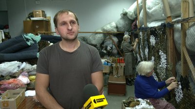 Або ти воюєш, або допомагаєш: як чернігівські волонтери плетуть сітки, роблять маскувальні костюми та матраци для ЗСУ Або ти воюєш, або допомагаєш: як чернігівські волонтери плетуть сітки, роблять маскувальні костюми та матраци для ЗСУ