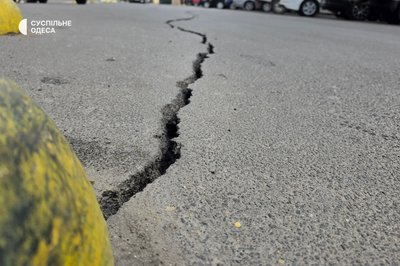 Тріщина на Аркадійському плато в Одесі Тріщина на Аркадійському плато в Одесі