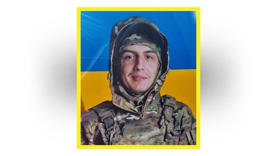 На Чернігівщині поховали військових Євгенія Радуса, Вячеслава Шолудька, Владислава Миронця На Чернігівщині поховали військових Євгенія Радуса, Вячеслава Шолудька, Владислава Миронця