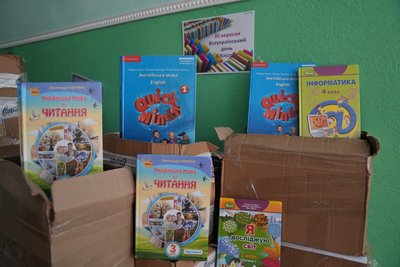 "Це дуже потрібна допомога". Дошкільні заклади Києва передали підручники учням Херсонщини "Це дуже потрібна допомога". Дошкільні заклади Києва передали підручники учням Херсонщини
