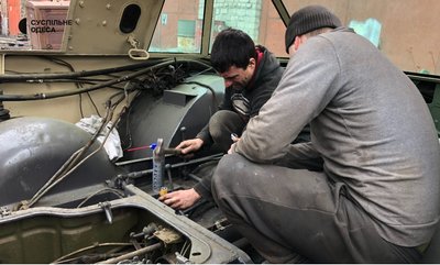 Одеські автомеханіки відремонтували броньовану машину для ВМС Одеські автомеханіки відремонтували броньовану машину для ВМС