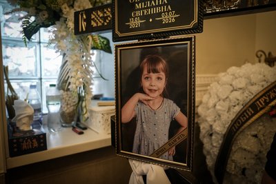 Загинули від КАБу: прощання з Наталією і Міланою Овчаровими Загинули від КАБу: прощання з Наталією і Міланою Овчаровими