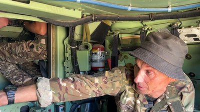 БМП М2 Bradley США навчання українські військовослужбовці фронт командир екіпажу БМП М2 Bradley Хан БМП М2 Bradley США навчання українські військовослужбовці фронт командир екіпажу БМП М2 Bradley Хан