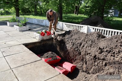 Під час земельних робіт у Дергачівській громаді знайшли останки солдатів, загиблих під час Другої світової, їх перепоховали 8 травня Під час земельних робіт у Дергачівській громаді знайшли останки солдатів, загиблих під час Другої світової, їх перепоховали 8 травня