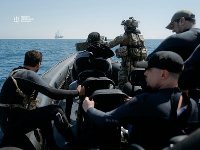 Кирило Буданов перевірив позиції на Зміїному та газовидобувних платформах у Чорному морі Кирило Буданов перевірив позиції на Зміїному та газовидобувних платформах у Чорному морі