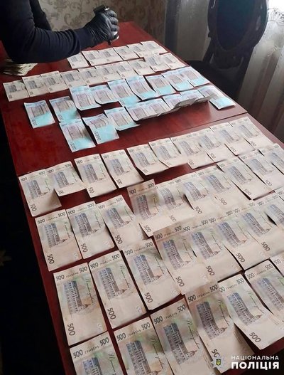 Поліція заявила про затримання двох підозрюваних у збуті наркотиків на Житомирщині Поліція заявила про затримання двох підозрюваних у збуті наркотиків на Житомирщині