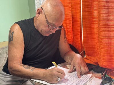 Ветеран із Бахмута Олексій Литвинець живе в Ужгороді і пише сатиричні вірші Ветеран із Бахмута Олексій Литвинець живе в Ужгороді і пише сатиричні вірші
