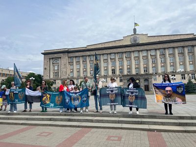 "Наш обовʼязок нагадувати про них": у Черкасах відбулася акція на підтримку зниклих та полонених "Наш обовʼязок нагадувати про них": у Черкасах відбулася акція на підтримку зниклих та полонених