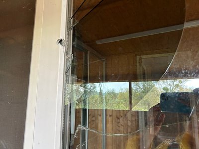 Наслідки падіння безпілотника на Черкащині: у людей вибило вікна Наслідки падіння безпілотника на Черкащині: у людей вибило вікна