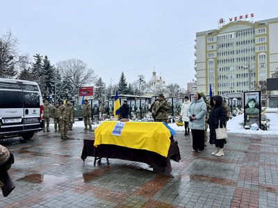 "Для нього не було нічого неможливого": з 36-річним солдатом Василем Прищепою попрощалися у Рівному "Для нього не було нічого неможливого": з 36-річним солдатом Василем Прищепою попрощалися у Рівному