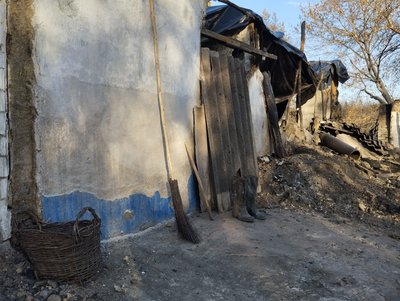 Лісова пожежа на Полтавщині знищила сільську хату-музей Лісова пожежа на Полтавщині знищила сільську хату-музей