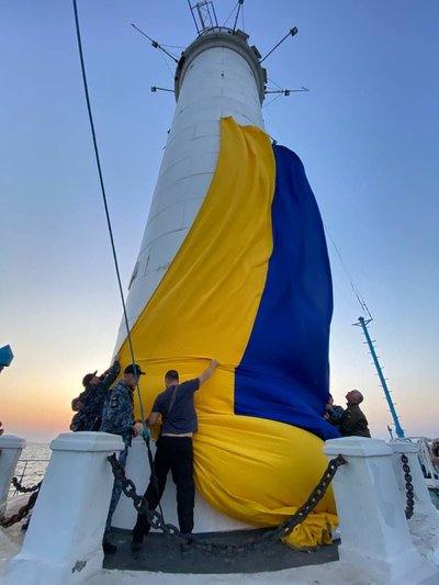 На Воронцовському маяку в Одесі підняли стяг у День прапора України На Воронцовському маяку в Одесі підняли стяг у День прапора України