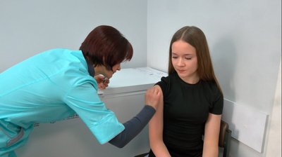 Черкасах від вірусу папіломи людини щепили перших школярок Черкасах від вірусу папіломи людини щепили перших школярок