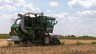 Жнива селекційний комбайн поле збір ранніх зернових культур врожай аграрії Донецька сільськогосподарська дослідна станція пшениця ячмінь поля Донецька область Жнива селекційний комбайн поле збір ранніх зернових культур врожай аграрії Донецька сільськогосподарська дослідна станція пшениця ячмінь поля Донецька область