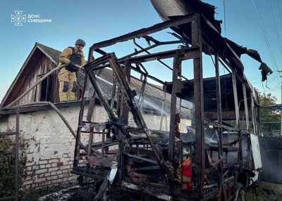 У Недригайлівській громаді згорів автобус через удар російського дрона У Недригайлівській громаді згорів автобус через удар російського дрона