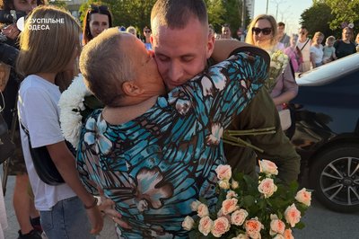 У Південному зустріли звільненого з полону захисника Миколу Пруса У Південному зустріли звільненого з полону захисника Миколу Пруса