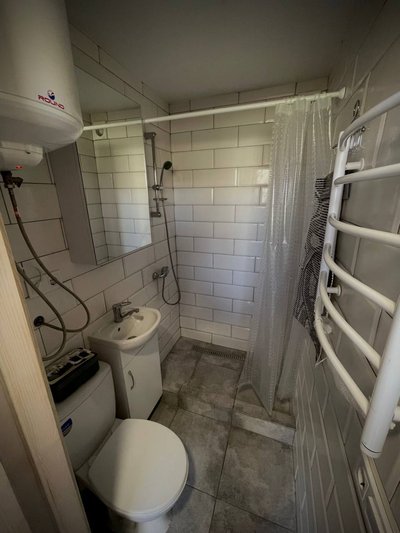 В Одесі дві сімʼї, чиї домівки зруйновані через атаку РФ, отримали модульні будинки В Одесі дві сімʼї, чиї домівки зруйновані через атаку РФ, отримали модульні будинки