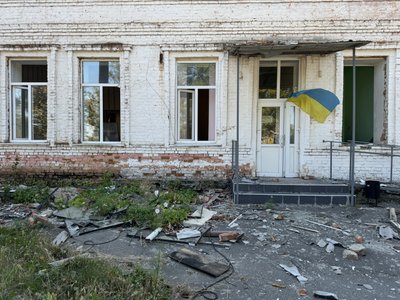 “УАЗ взяв на себе удар і врятував будинок”: життя під обстрілами у Великій Писарівці