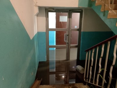 багатоповерхівка, під'їзд
