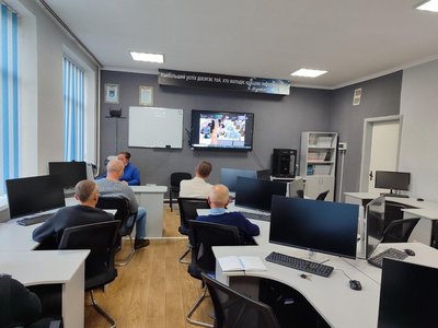 "Iron Women": на Житомирщині навчають жінок на операторок екскаваторів та фронтальних навантажувачів "Iron Women": на Житомирщині навчають жінок на операторок екскаваторів та фронтальних навантажувачів