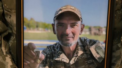 У Луцьку попрощалися з батьком чотирьох дітей, який загинув під час обстрілу на Донеччині У Луцьку попрощалися з батьком чотирьох дітей, який загинув під час обстрілу на Донеччині