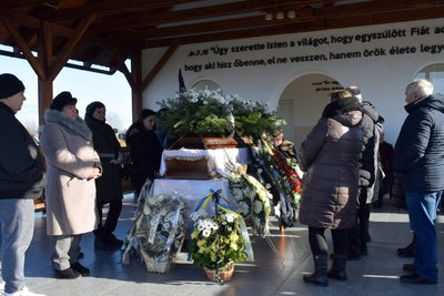На Закарпатті попрощалися із полеглим захисником Жолтом Деаком На Закарпатті попрощалися із полеглим захисником Жолтом Деаком