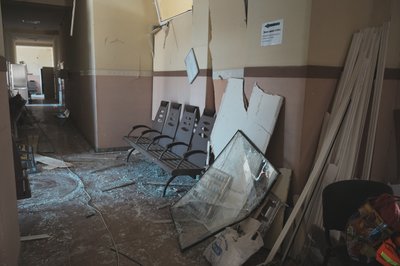 Пошкоджене приміщення в лозовій на Харківщині