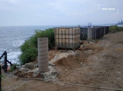 Простяглося до моря: на одеському узбережжі зафіксували незаконне будівництво Простяглося до моря: на одеському узбережжі зафіксували незаконне будівництво