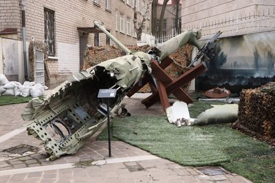 Від амуніції армії РФ до частини літака "МіГ": експозиція музею в Дніпрі поповнилась трофеями від українських військових Від амуніції армії РФ до частини літака "МіГ": експозиція музею в Дніпрі поповнилась трофеями від українських військових