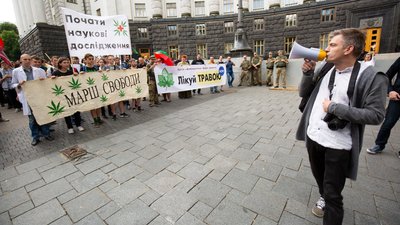 Тарас Ратушний на марші за легалізацію медичного канабісу Тарас Ратушний на марші за легалізацію медичного канабісу