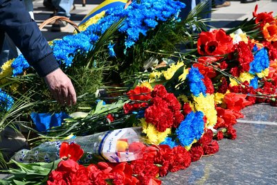 40-ві роковини вибухів на ЧАЕС: у Кропивницькому поклали квіти до пам’ятника "Жертвам Чорнобиля" 40-ві роковини вибухів на ЧАЕС: у Кропивницькому поклали квіти до пам’ятника "Жертвам Чорнобиля"