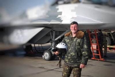 Повітряний бій під Житомиром: як це було і чому вдова загиблого льотчика Євгена Лисенка збирає підписи Повітряний бій під Житомиром: як це було і чому вдова загиблого льотчика Євгена Лисенка збирає підписи