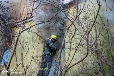В Одесі горів житловий будинок: дитина та дорослий чоловік отримали опіки В Одесі горів житловий будинок: дитина та дорослий чоловік отримали опіки
