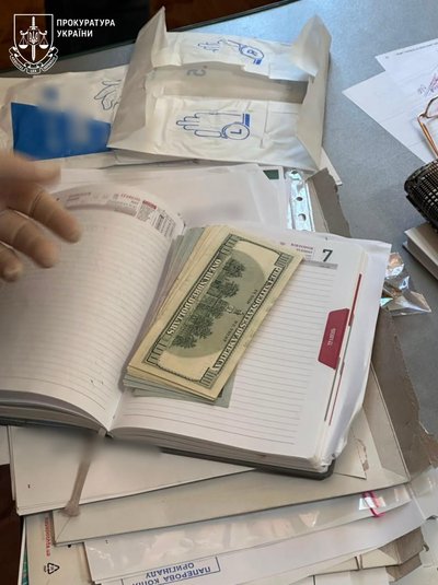 На Одещині депутатку міськради підозрюють у вимаганні 1000 доларів за дозвіл на МАФ