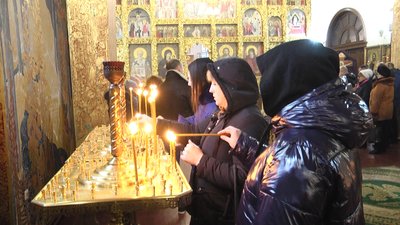 Загинув під час оборони Бахмута: у Житомирі попрощалися з військовим Василем Гречухом Загинув під час оборони Бахмута: у Житомирі попрощалися з військовим Василем Гречухом